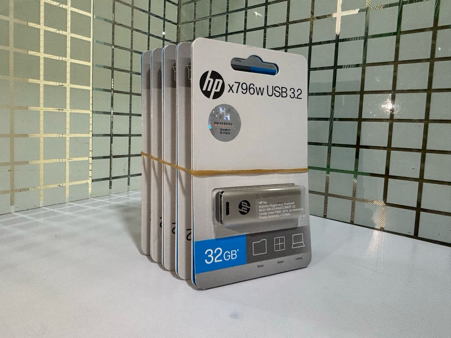 HP 32GB USB 3.2 Flash Drive, x796w